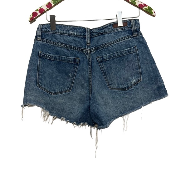 BlankNYC Pin Up High Rise Shorts Distressed Size 29 - Picture 4 of 4